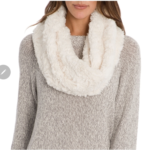 Accessories - NWT Chunky Knit Infinity Faux Fur Scarf